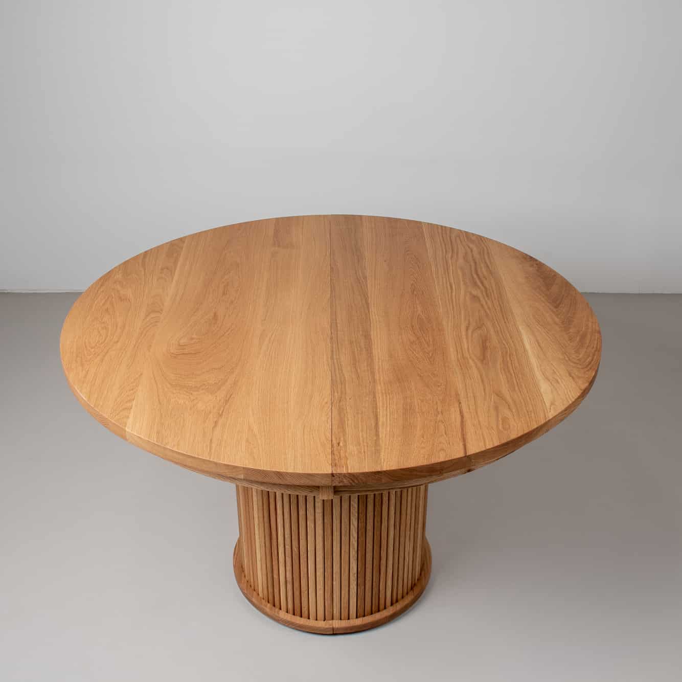 Yoho Round Extendable Pedestal Table - Image 4