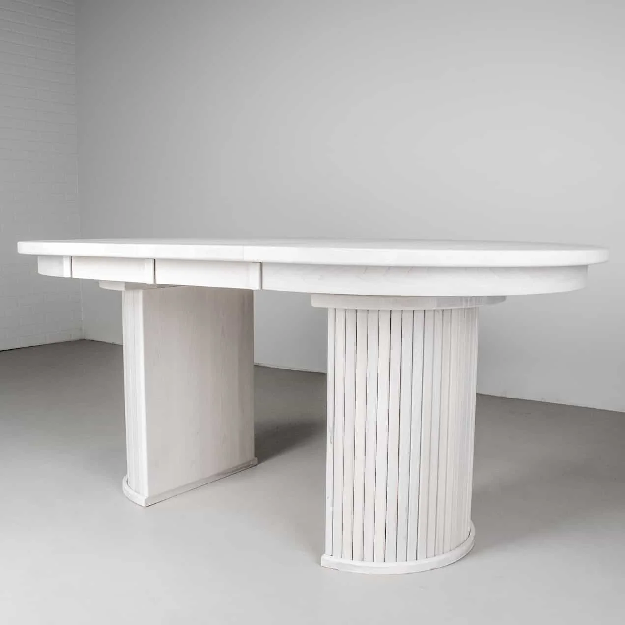 Yoho Round Extendable Pedestal Table - Image 7