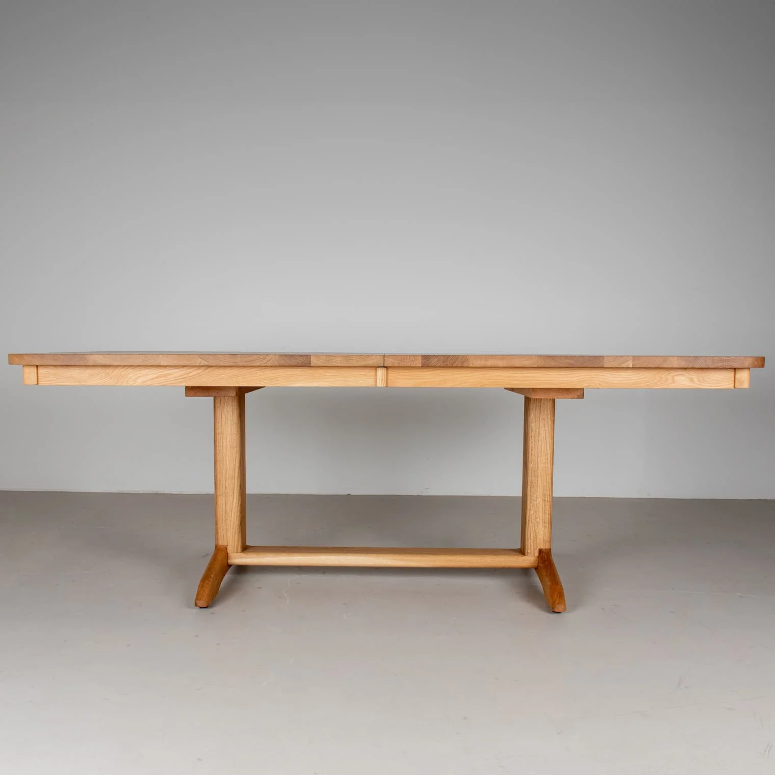 Martin Extendable Trestle Table - Image 5
