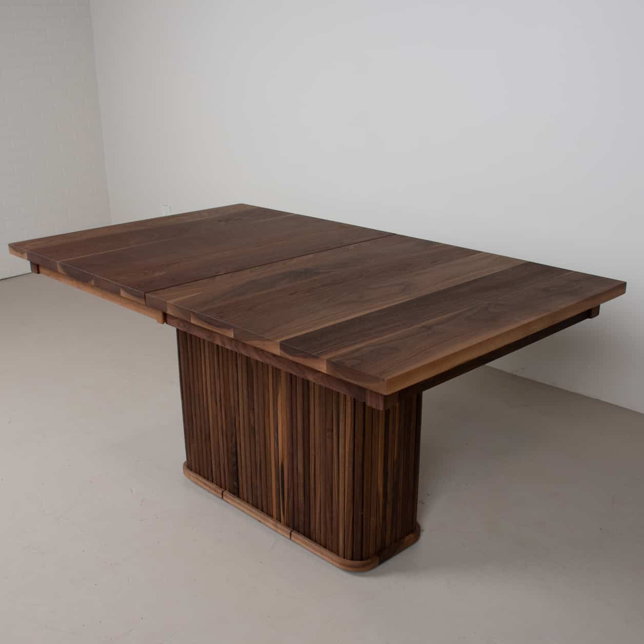 Yoho Extendable Pedestal Table - Image 6